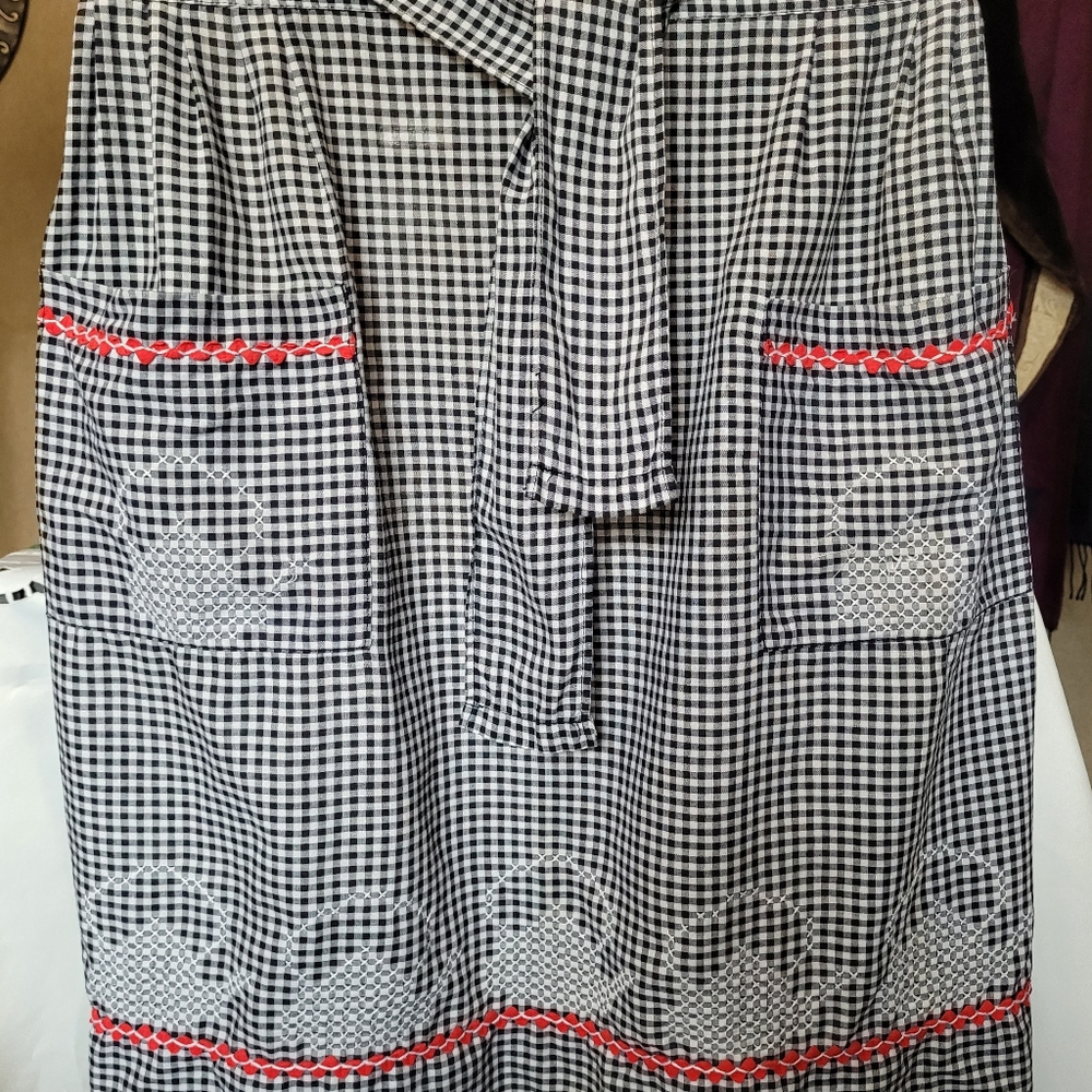 Vintage Mid Century handcrafted knee length Kitchen teapot Apron